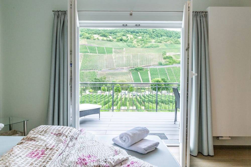 Ruhig Gelegenes Ferienhaus mit Sauna Direkt an der Mosel in Trittenheim, Moseleifel