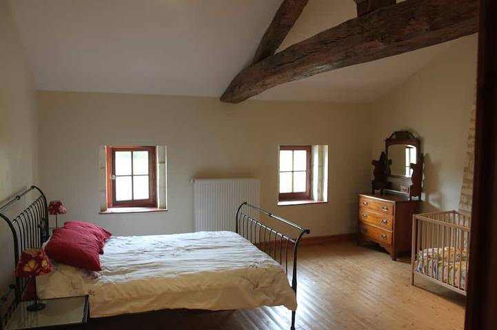 Ferme restaurée avec amour avec grande piscine privée située dans 5 acres près de Saintes in Courcoury, Région de Saintes