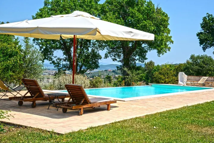 Casa de vacaciones para 8 personas, con jardín y vistas al lago además de vistas y piscina, Se admiten mascotas - 1