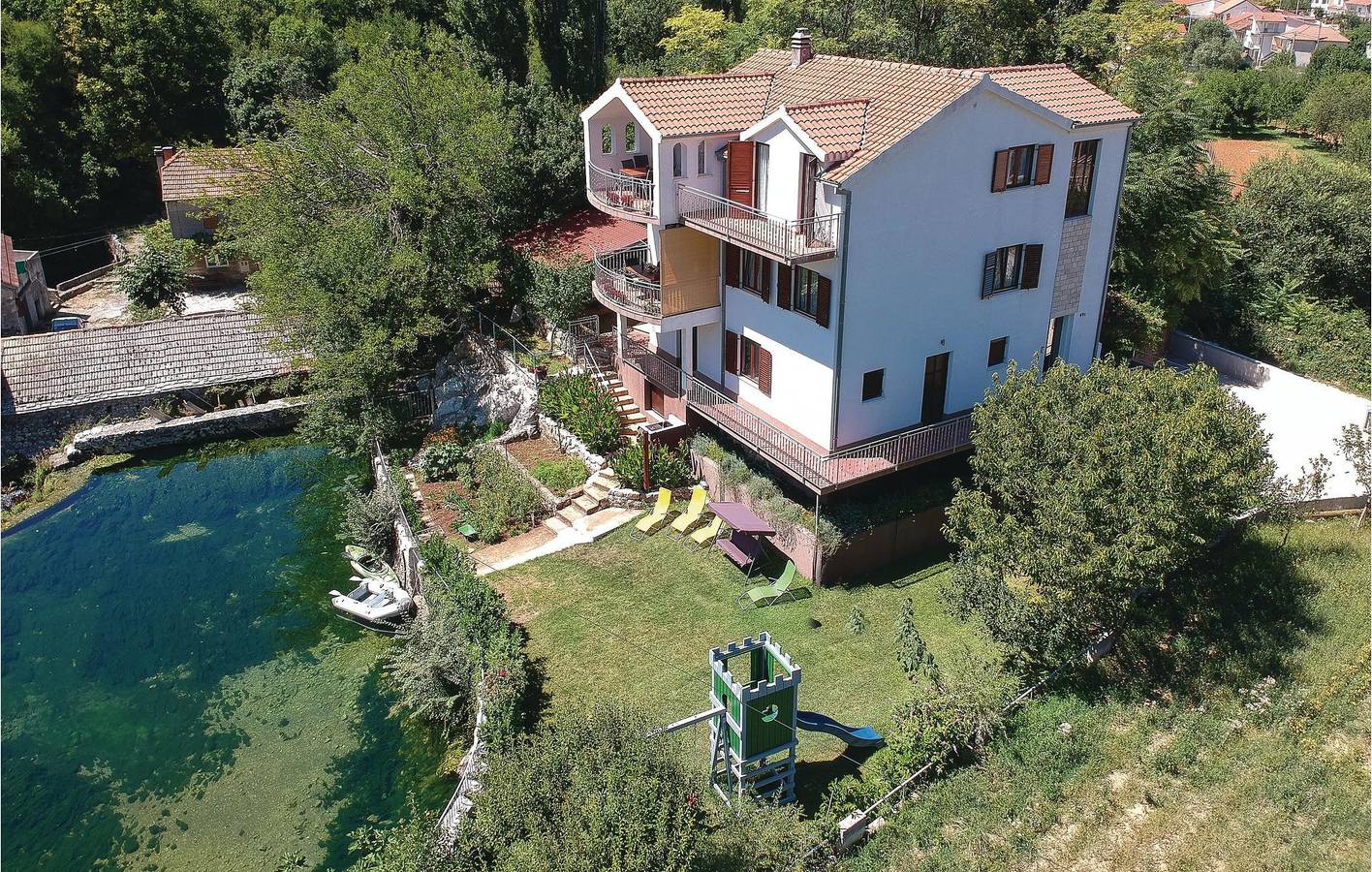 Gemütliche 1-Zimmer-Wohnung mit Terrasse – 500 m vom Fluss Stari Grab entfernt in Dalmatinisches Zagora
