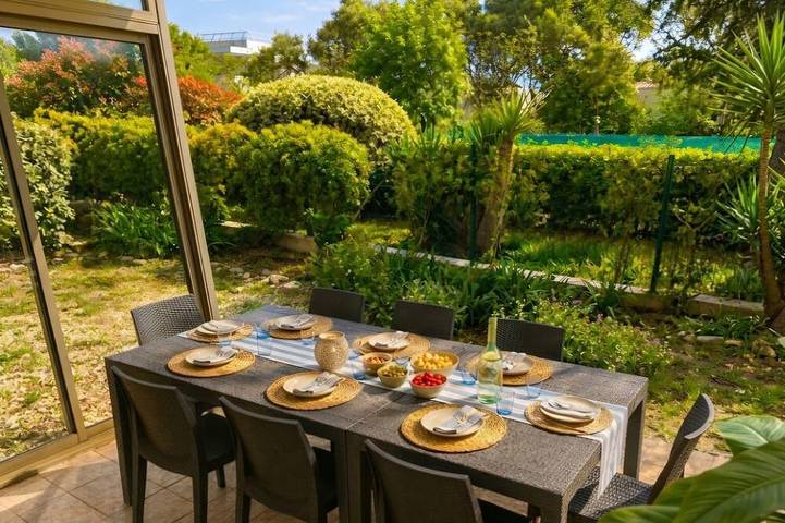 Gîte pour 8 personnes, avec terrasse ainsi que jardin et piscine dans Thalazur
