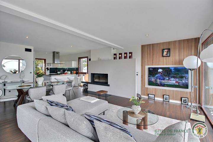 Gîte pour 4 personnes, avec jardin ainsi que piscine et terrasse à Lanmodez - 3