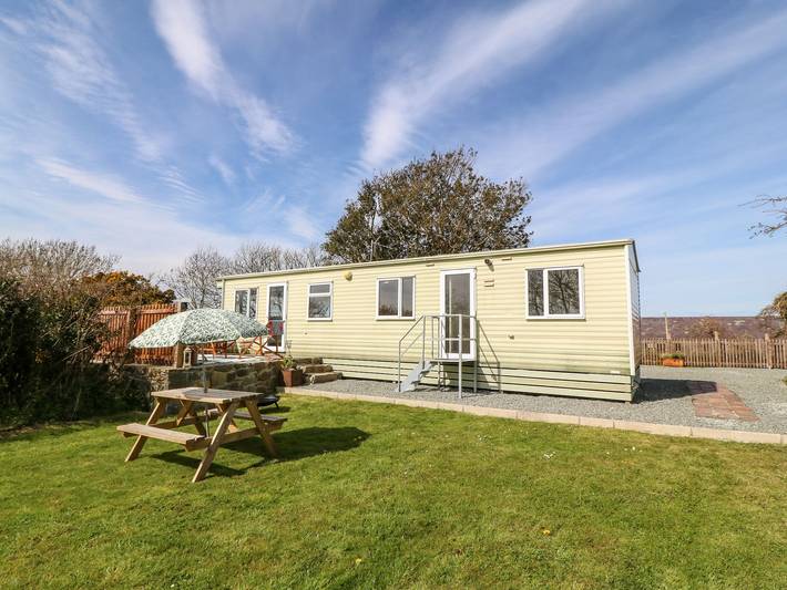Glamping for 6 people, with garden in Gwynedd
