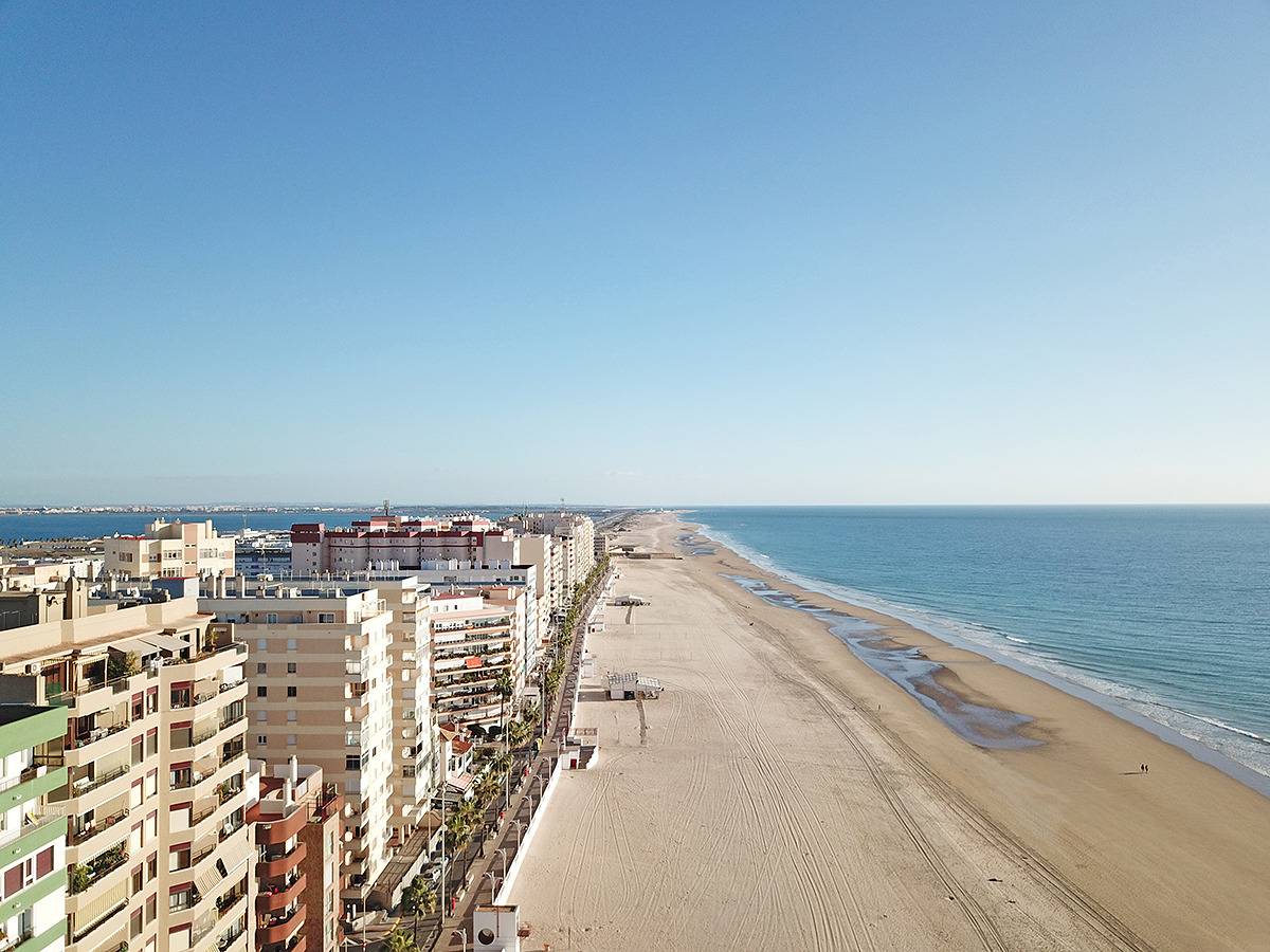 Entire apartment, Primera Línea playa Victoria in Playa La Victoria, Cádiz
