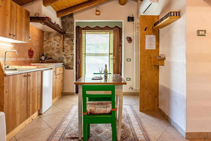 Ferienwohnung für 2 Personen, mit Terrasse und Whirlpool sowie Garten in Tenna