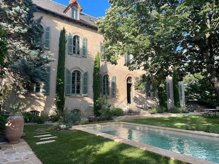 Hôtel pour 2 personnes, avec Terrasse et Jacuzzi ainsi que Jardin et Piscine à Millau