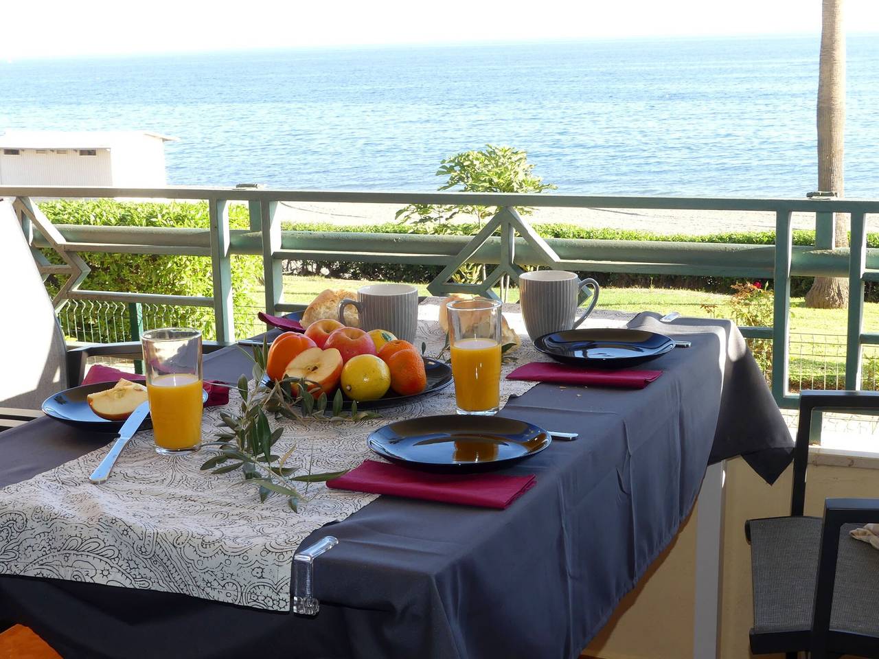 Hel lejlighed, Apartment 'Tesoro Del Mar' with Sea View, Wi-Fi, and Air Conditioning in Torrox Costa, Torrox