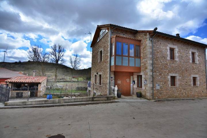 Casa rural para 18 personas, con Balcón además de Terraza y Vistas en Provincia de Burgos