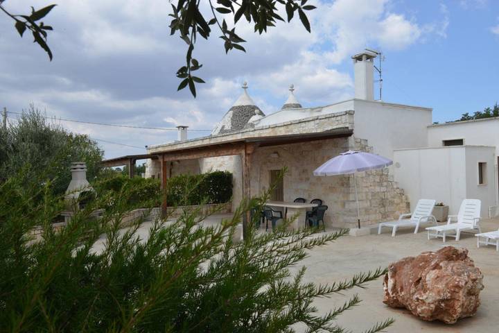 Trullo 'Country Relax Lumieri 3' with Shared Pool, Wi-Fi and Air Conditioning in Martina Franca, Bari Province