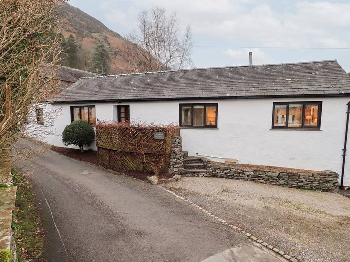 Log cabin for 4 people, with Garden in Bassenthwaite Lake