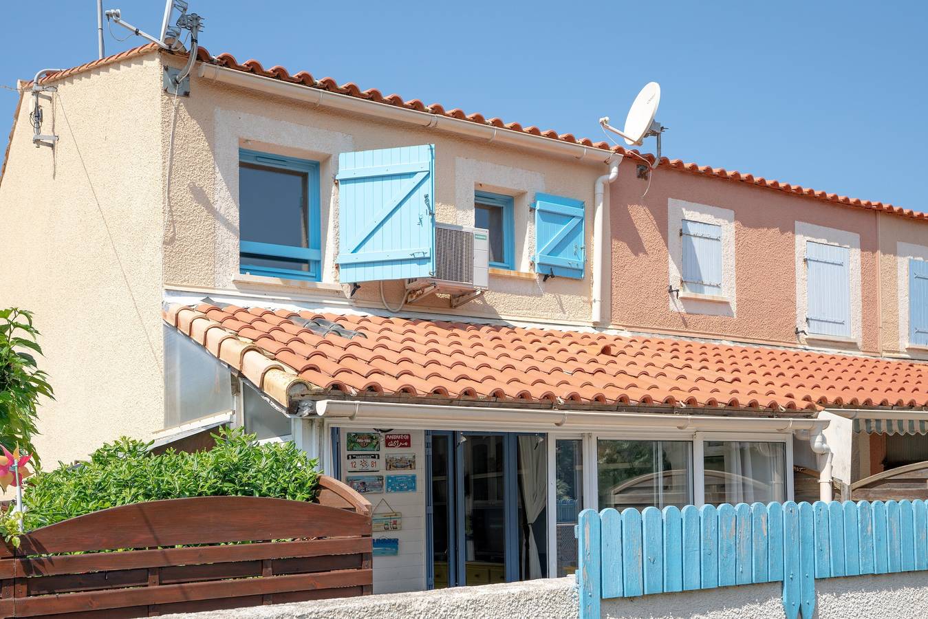 Entire apartment, 2-Star Apartment "Chez Domi résidence front de mer" with Terraces & Wi-Fi in Frontignan, Mediterranean Coast (France)