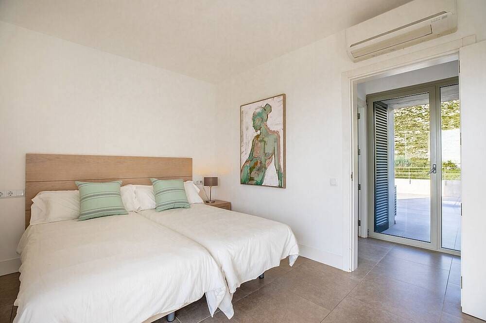 Large Contemporary Villa, A/C, Private Pool, Superb Mountain Views 20mins walk to Port de Pollenca! in Port de Pollença, Pollença