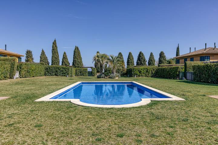 Location de vacances pour 6 personnes, avec jardin à Navata - 2