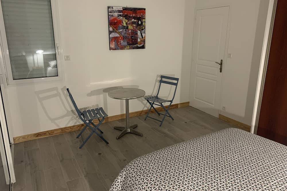 Vue mer, jacuzzi, 5 chambres, jardin clos, animal de compagnie acceptés in Plounévez-Lochrist, Côte des Légendes