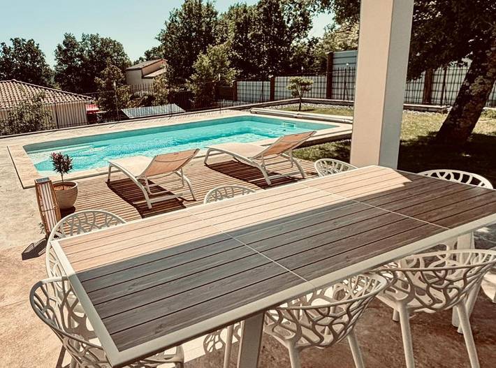 Location de vacances pour 10 personnes, avec piscine ainsi que jardin et vue à Rosières (Ardèche) - 4