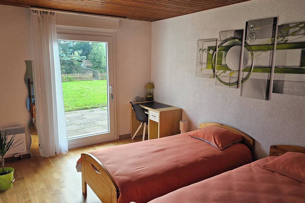 Appartamento intero, Le Refuge du Cerisier - Tranquillity and an Alpine View in La Chaux-de-Fonds in La Chaux-de-Fonds, Three-Lakes