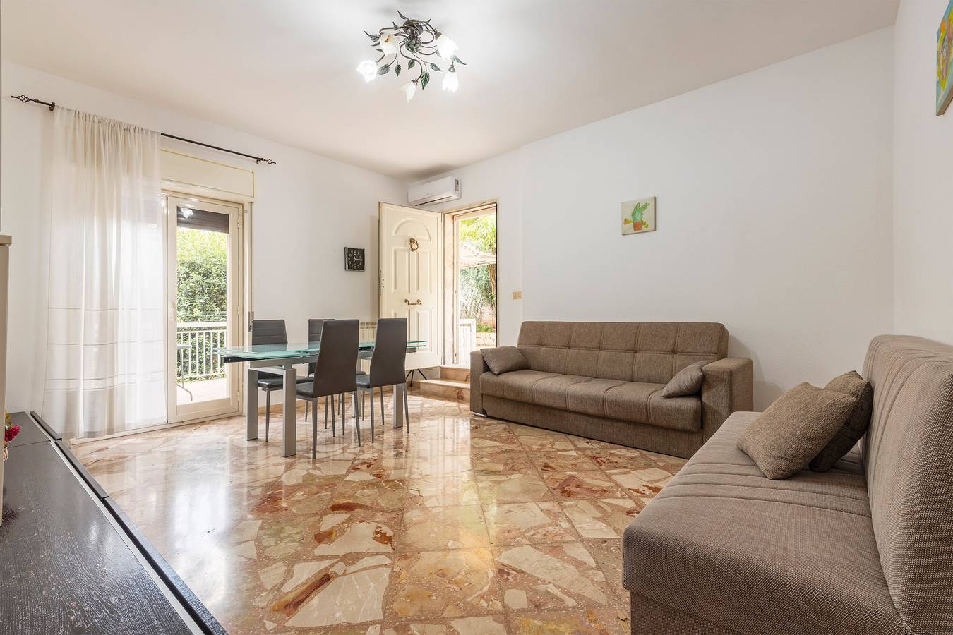 Casa de vacaciones 'Large' con vistas a la montaña, Wi-Fi y aire acondicionado in Playa Mondello, Palermo