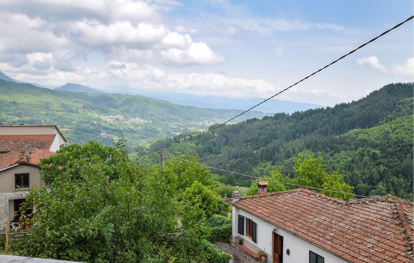 Ganze Ferienwohnung, Gemütliche Wohnung mit Garten & Parkplatz 2km von Piazza al Serchio in Camporgiano, Garfagnana