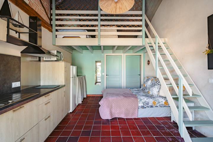 Gîte Mimosa with Terrace, Pool, and Air Conditioning by Kaz'Concept in La Jarrie, La Rochelle region
