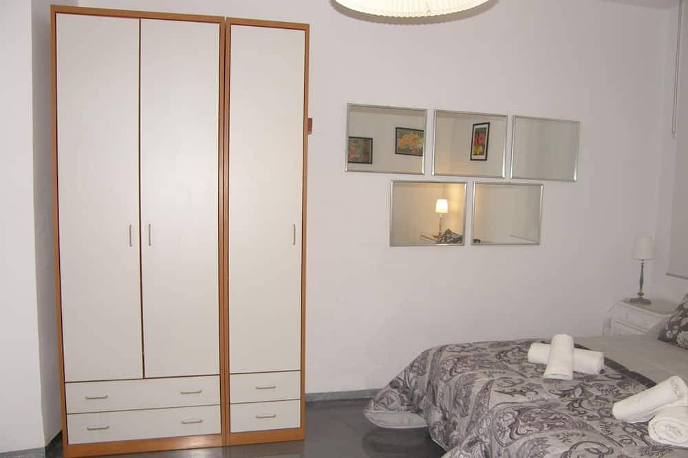Entire apartment, Puente De Piedra 5'walking from Pilar in Saragossa, Saragossa Province