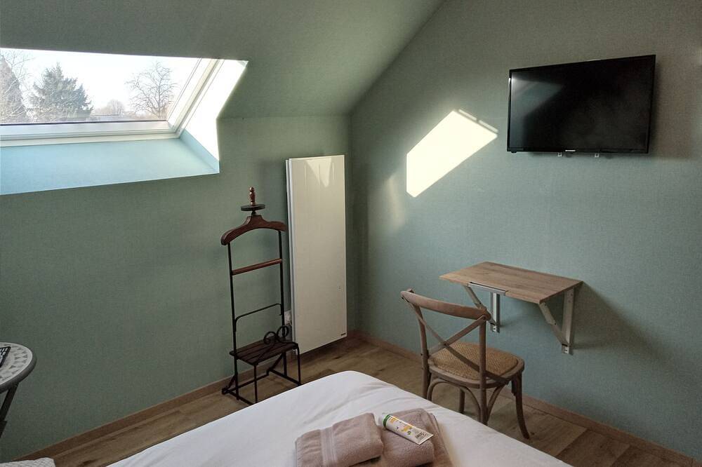 5 Rooms For A Green Vacation in Avesnes-sur-Helpe