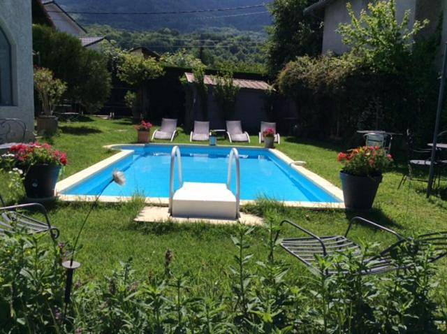 Appartement entier, Apartment with Pool View in Vaulnaveys-le-Haut, Isère