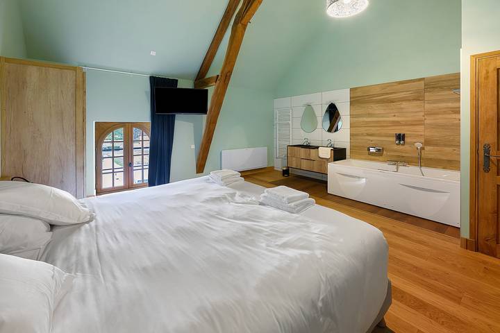 Bed & Breakfast 'Chasserie 5 – Grange Arthuis' mit WLAN und Klimaanlage in Lavau, Loire-Tal