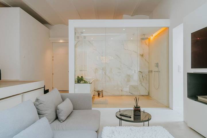 Ganze Wohnung, Beautiful loft,Free Prosecco Bottle 🥂 fully equipped, private parking, clim in Lüttich, Lüttich und Umgebung