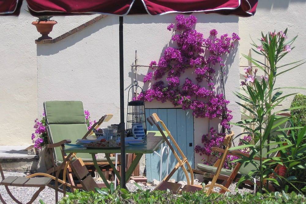 Côte d'Azur - Near Cannes, detached, charming holiday home with sea views in Mougins, Cannes region