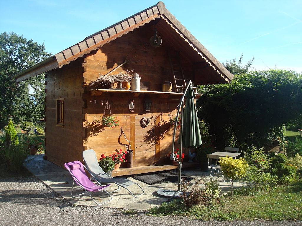 Chalet atypique, entre lac Léman et montagnes pour 2 personnes. in Sciez, Région de Thonon-les-Bains
