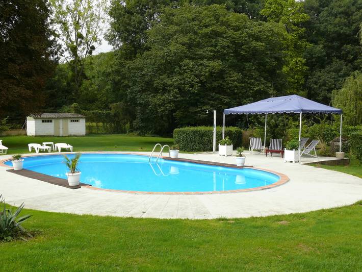 Location de vacances pour 10 personnes, avec Terrasse ainsi que Jardin et Piscine à Liglet