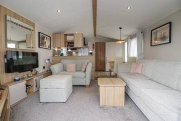 Caravan for 4 People in Cornwall, South West England, Photo 3