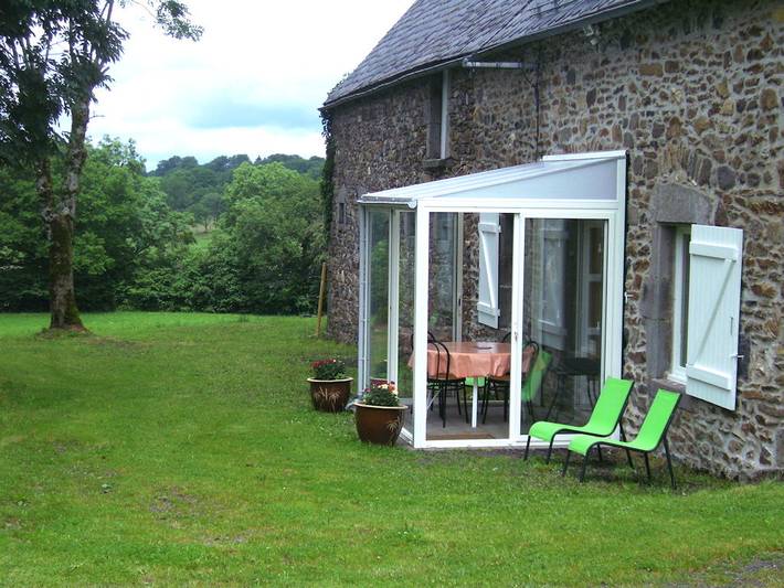 Gîte pour 5 personnes, avec jardin dans Auvergne-Rhône-Alpes - 2