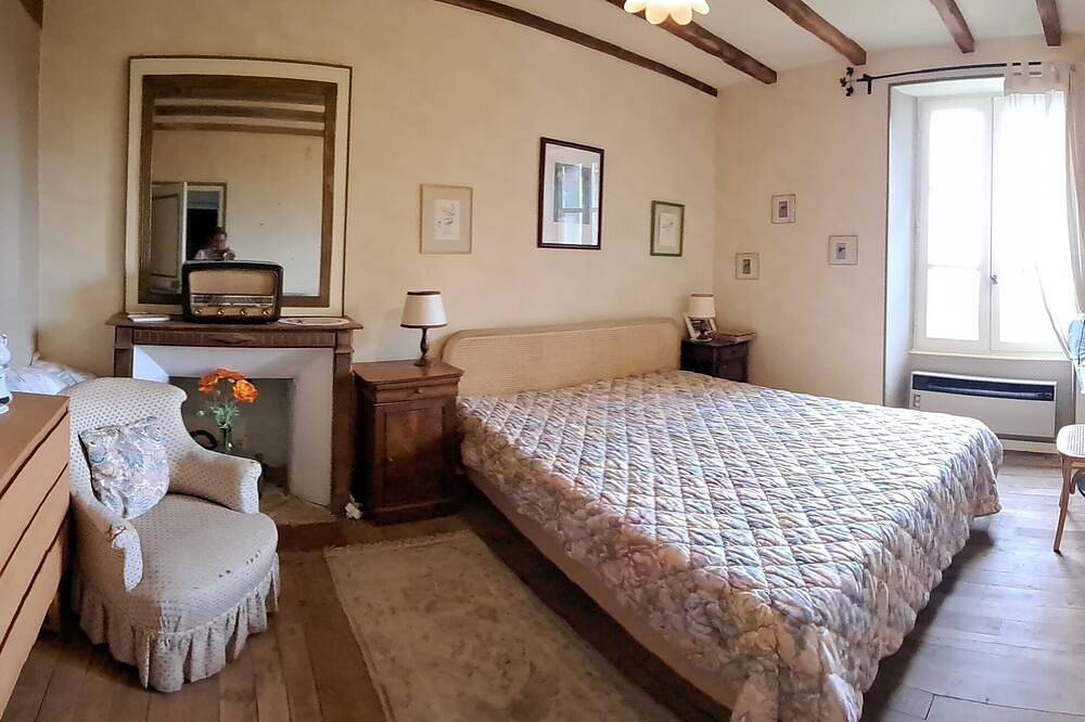 Envie de détente et d'espace dans une maison familiale avec vue imprenable! in Ambrugeat, Région d'Ussel