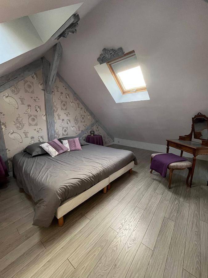 Gîte pour 3 personnes, avec piscine ainsi que vue et jardin à Troo - 4