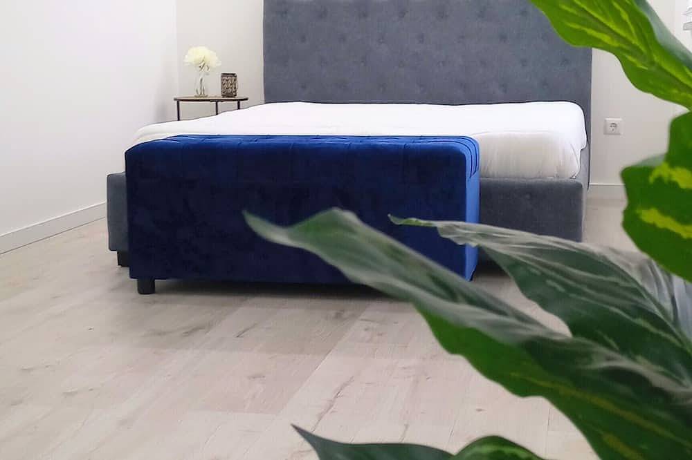 Beautiful house to relax in with garden and outdoor pool and Jacuzzi, Santar in Santar e Moreira, Viseu Distrikt
