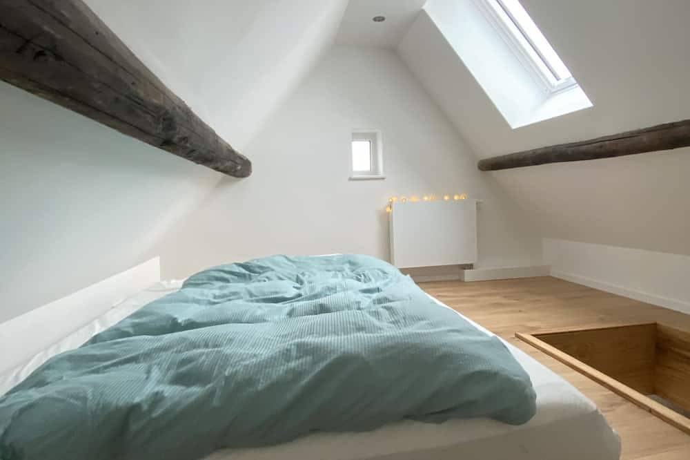 Ganze Wohnung, Moderne, top ausgestattete ruhige Dachgeschosswohnung am Waldrand in Sankt Wendel, Saar-Nahe-Bergland