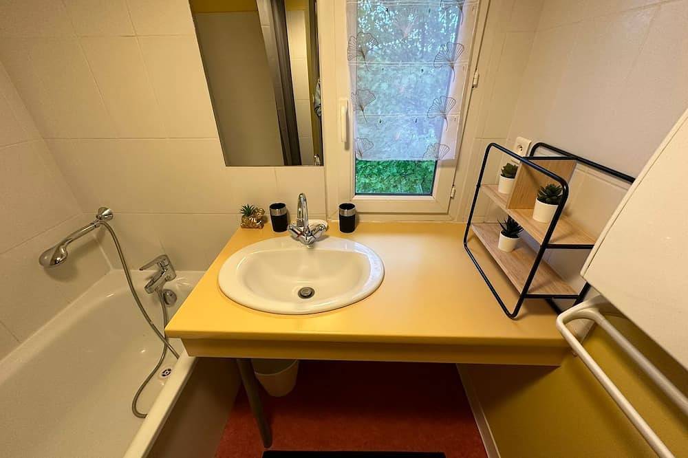 Ganze Wohnung, Les Carnets de Voyages, a comfortable artists' residency! in Chilly-le-Vignoble, Jura