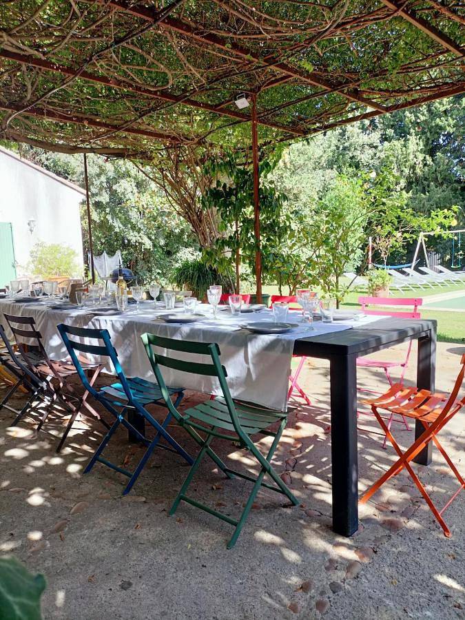 Location de vacances pour 14 personnes, avec vue et piscine ainsi que sauna et jardin à Aimargues - 4