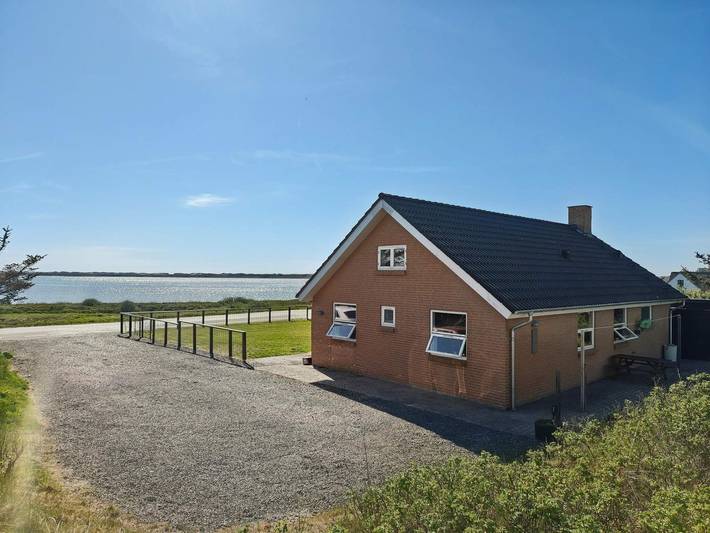 Ferieudlejning for 8 personer, med Terrasse og Sauna i Agger