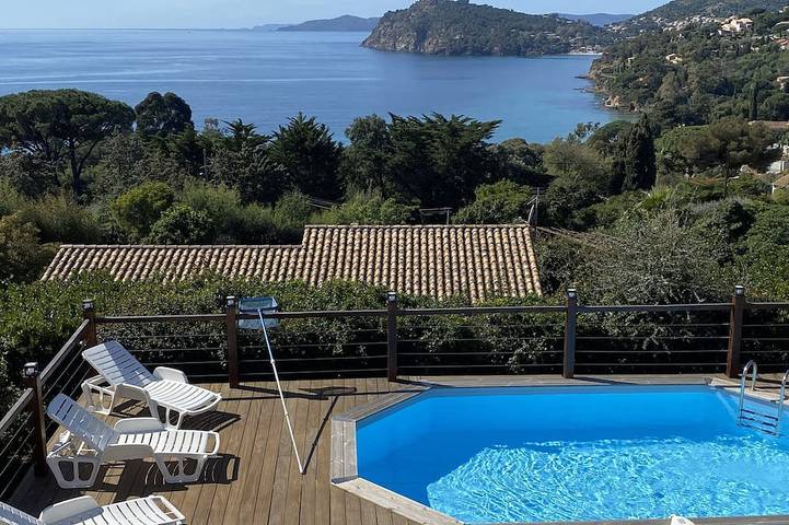 Villa pour 8 personnes, avec jacuzzi ainsi que jardin et terrasse à Rayol-Canadel-sur-Mer