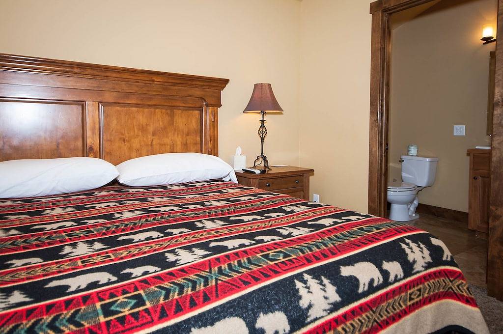 Log Cabin for 2 Guests in Island Park, Idaho