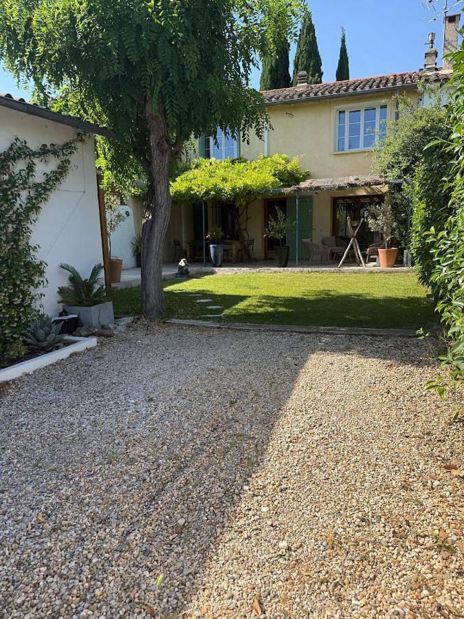 Location de vacances pour 4 personnes, avec Terrasse et Jardin à La Fare-les-Oliviers