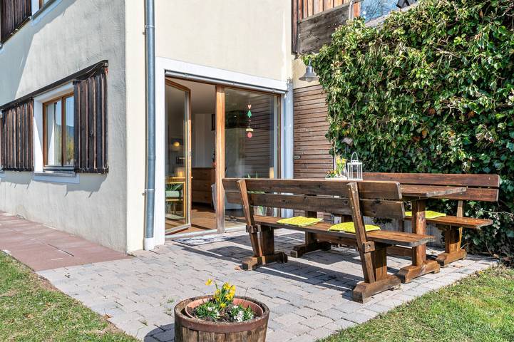 Entire apartment, Holiday Apartment "Alpisilence Gunzhof" with Mountain View, Private Terrace & Wi-Fi in Kastelruth, Dolomiti Superski