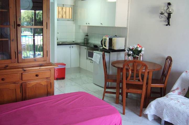 Appartement entier, Un beau studio Minerva piscines Surplombant apt de. Jupiter @ Bonanza Square ' in Benalmádena Costa, Benalmádena