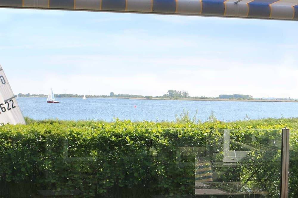 5 Sterne Ferienhaus mit freiem Seeblick, direkter Wasserlage und eigenem Steg. — Bild 3