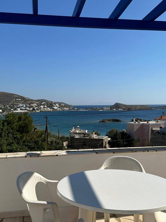 Location de vacances pour 6 personnes, avec Balcon et Terrasse ainsi que Jardin et Vue dans Finikas