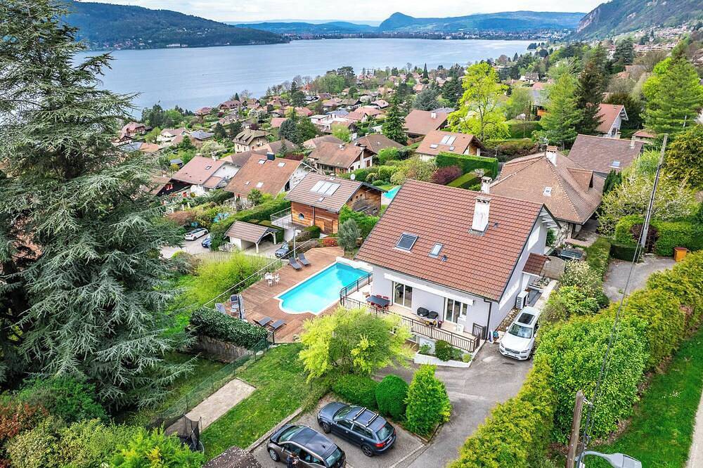 Villa de Thônes, 180° view of Lake Annecy in Veyrier-du-Lac, Annecy region