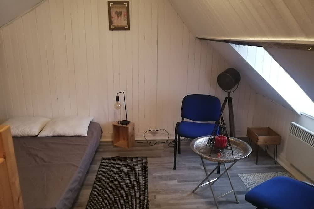 Agreable Maison De Ville Avec Cheminee Et Jardin, A 2 Min De La Plage in La Rivière-Saint-Sauveur, Région de Lisieux