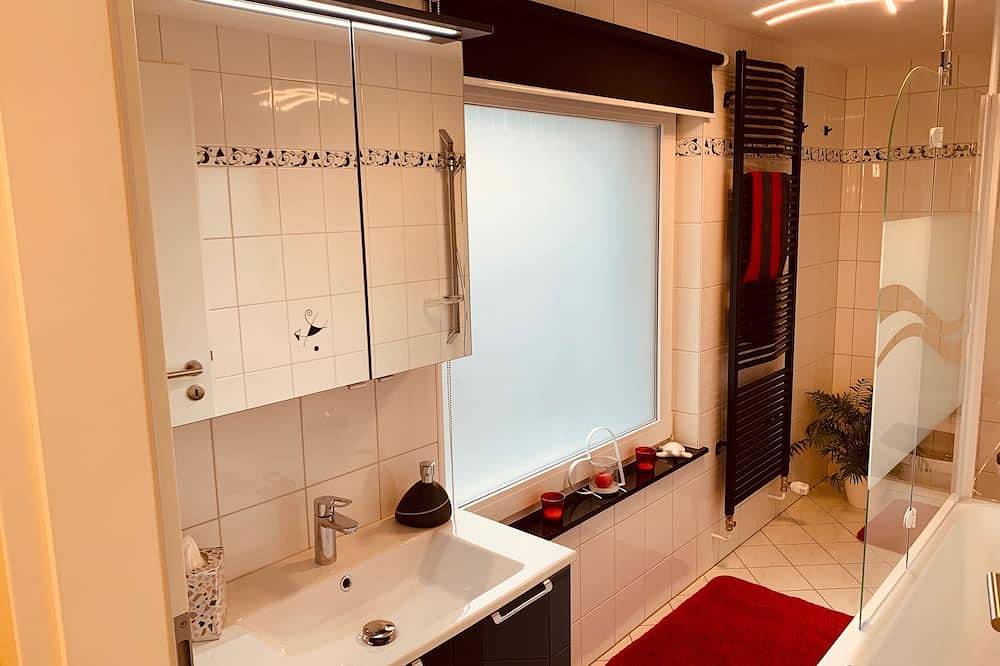 Ferienhaus mit 300m ² eingezäuntem Grundstück, ruhige Lage, direkt am Wald in Darlingerode, Ilsenburg